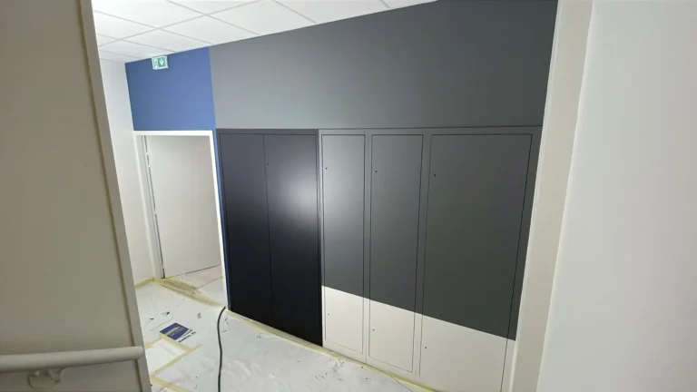 Aménagement complet de bureaux de 1200 m² à Rennes avec plâtrerie, carrelage et peinture